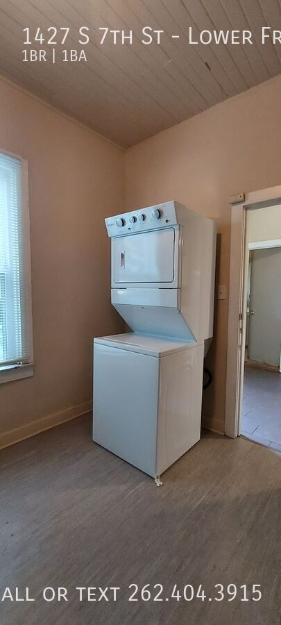 Building Photo - Remodeled 1 Bedroom Lower w/ Private Entry