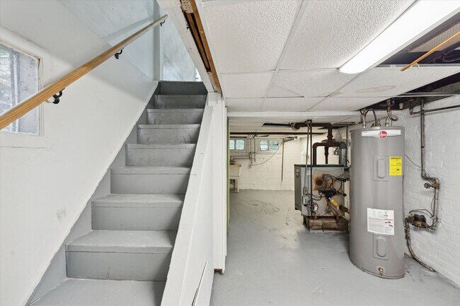 Building Photo - 4 Bedroom 2 Bath $1,500