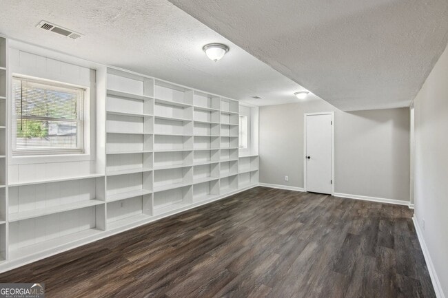 Building Photo - 2453 Falcon Ct