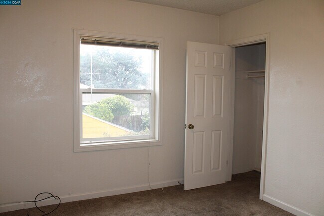 Building Photo - 578 Civic Center St