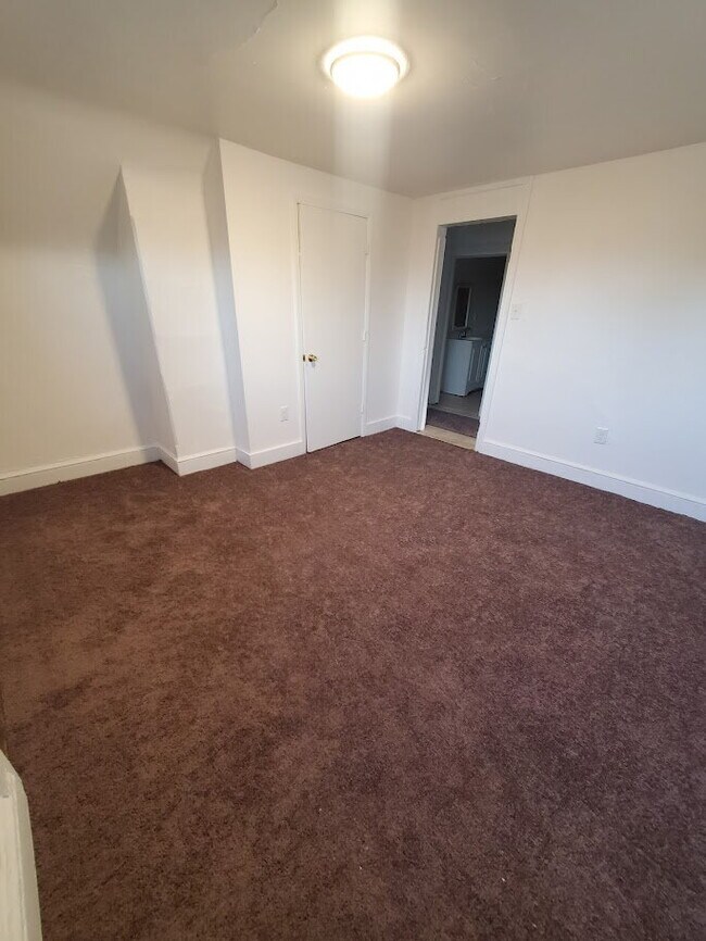 Building Photo - Cozy 2-Bed, 1-Bath Apartment in Westville! Fresh new carpets & freshly painted walls and cabinets...