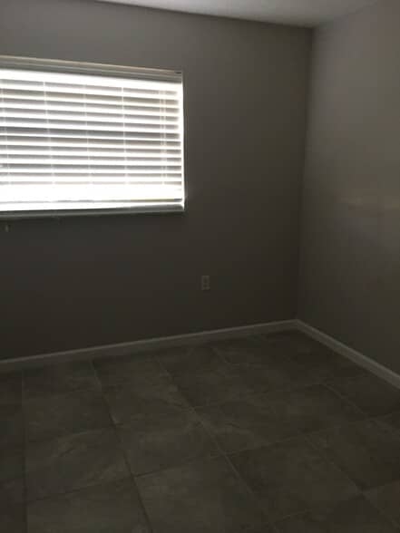 Building Photo - 2539 Stratford Dr