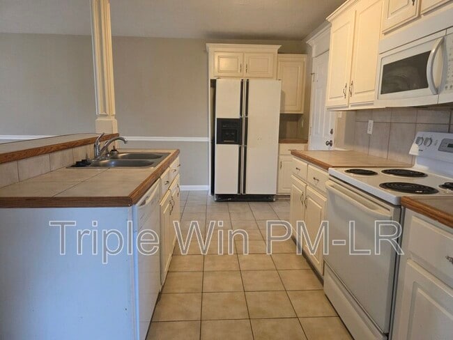 Building Photo - 12 Gold Meadow Loop