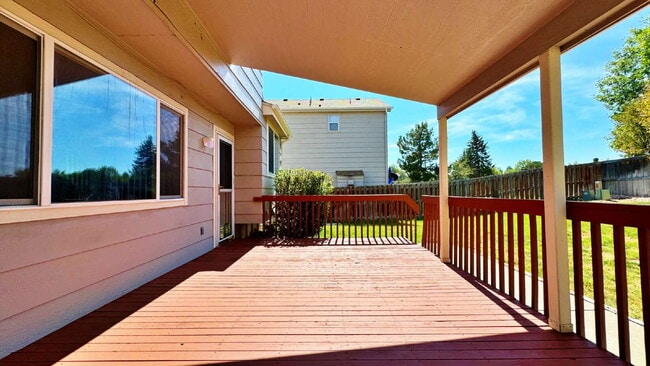 Building Photo - Fantastic Updated 3 Bed 3 Bath in Cherry Creek Schools Great Backyard 2 Car Garage