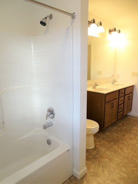 Building Photo - 243 Limestone Dr