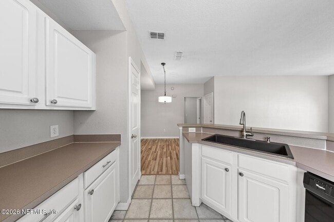 Building Photo - 13703 Richmond Park Dr N