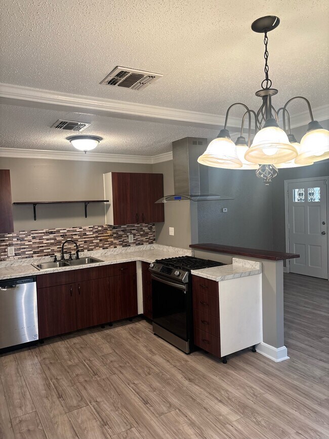 Building Photo - 1495 Marianna St