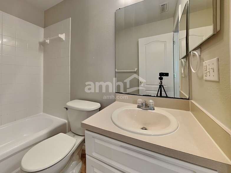 Building Photo - 9103 Crystal Commons Way