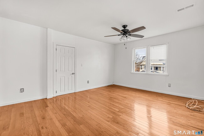 Building Photo - 1504 Iranistan Ave