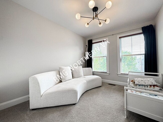 Building Photo - 9471 Canonbury Square