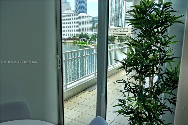 Building Photo - 801 Brickell Key Blvd