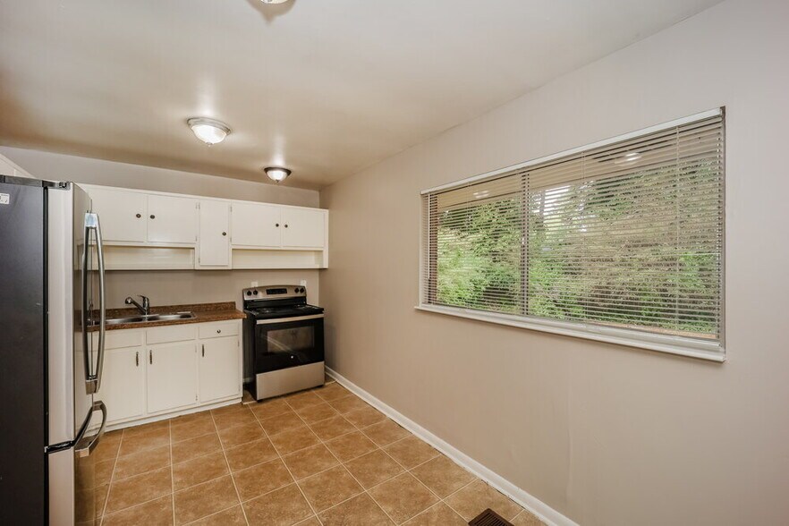 Building Photo - 8175 Eton Ct