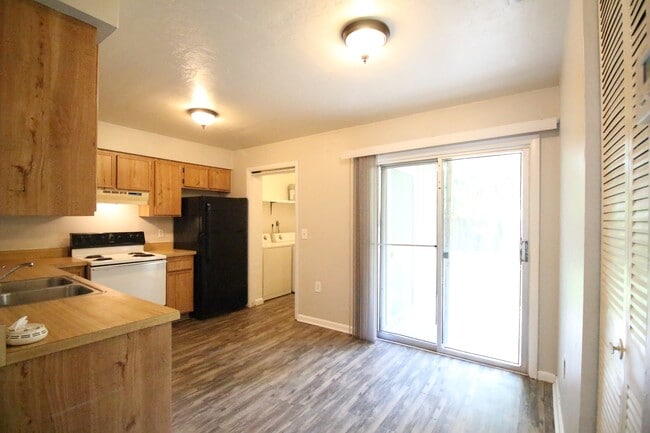 Building Photo - 615 SW 11th Ln