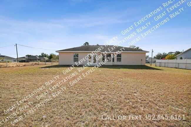 Building Photo - Fenced & Tiled 3/2/2 Summerfield Home For ...