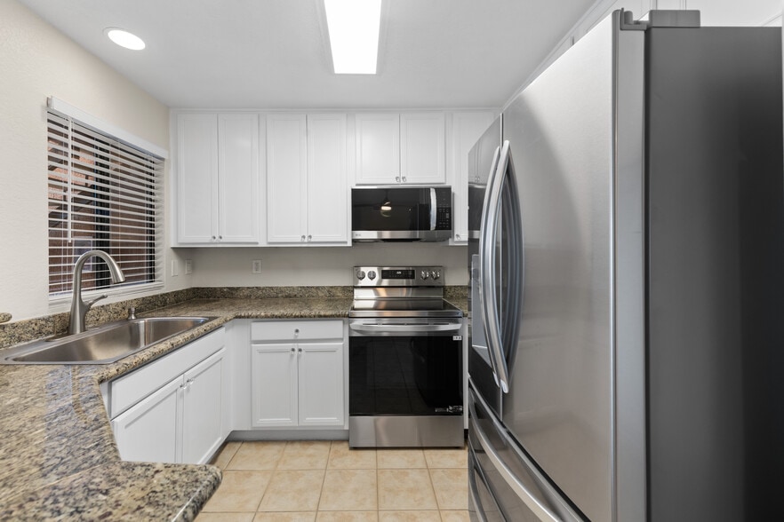 Building Photo - 78650 Ave 42 Ave