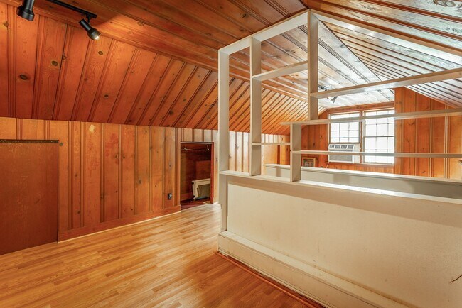 Building Photo - 321-325 Pine Ridge Road