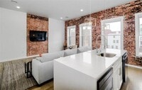 Building Photo - 371 4th St