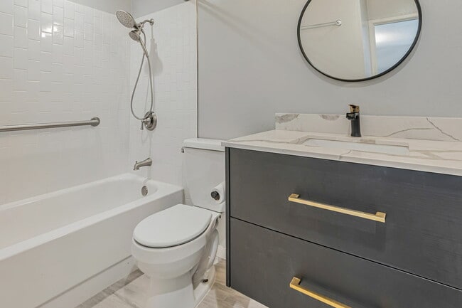 Building Photo - 363 Eden Roc Dr
