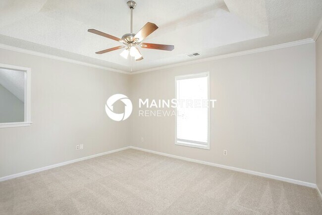 Building Photo - 4 Bedroom Pet-Friendly Home in Kansas City, MO with Main Street Renewal