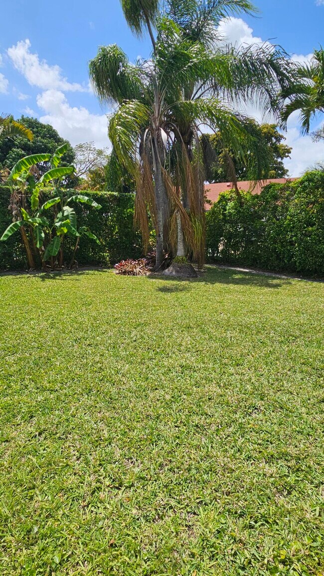 Building Photo - 12157 Sycamore Ln