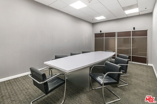 Building Photo - 3785 Wilshire Blvd