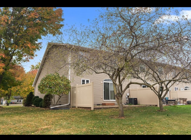 Building Photo - 1394 E Armour Rd