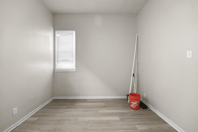 Building Photo - 1211 W 30th St