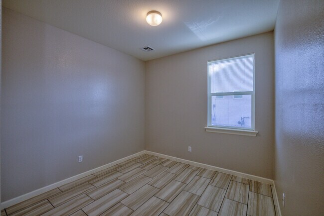 Building Photo - 11491 Summer Dr