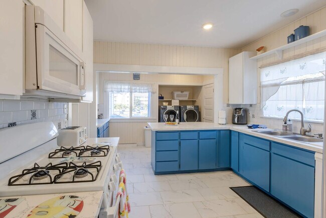 Building Photo - 640 S Columbia St