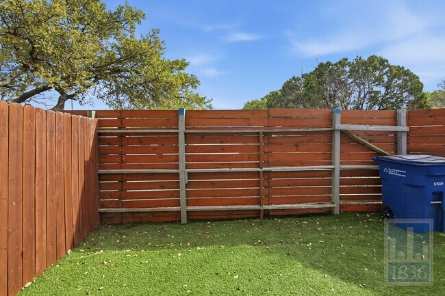 Building Photo - 1308 Southport Dr