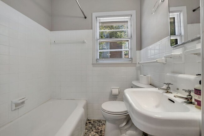 Building Photo - Charming Midtown Tallahassee Duplex