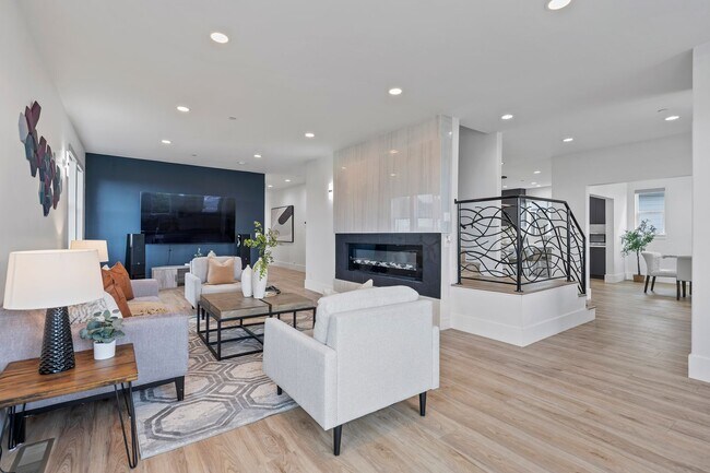 Building Photo - Stunning 4/3 in the Oakland Hills