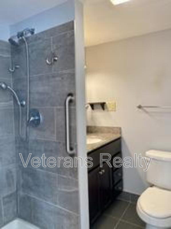 Building Photo - 101 Park Row Ave