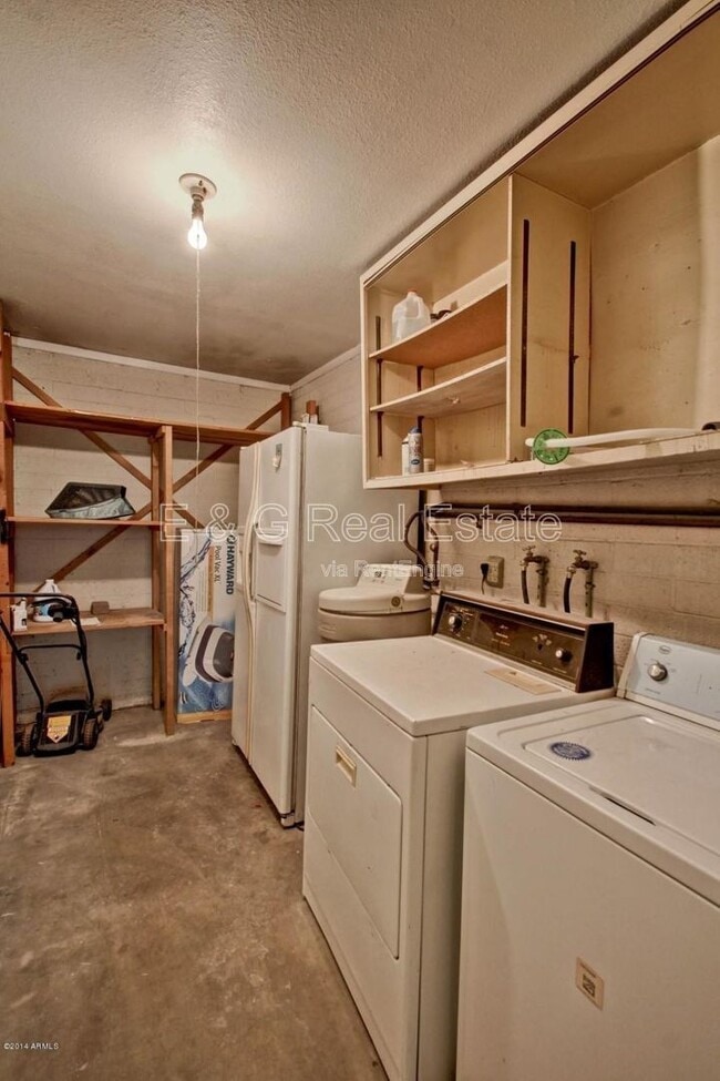 Building Photo - 1030 E Manhatton Dr