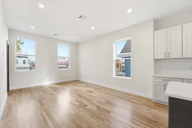 Building Photo - 25 Lembeck Ave