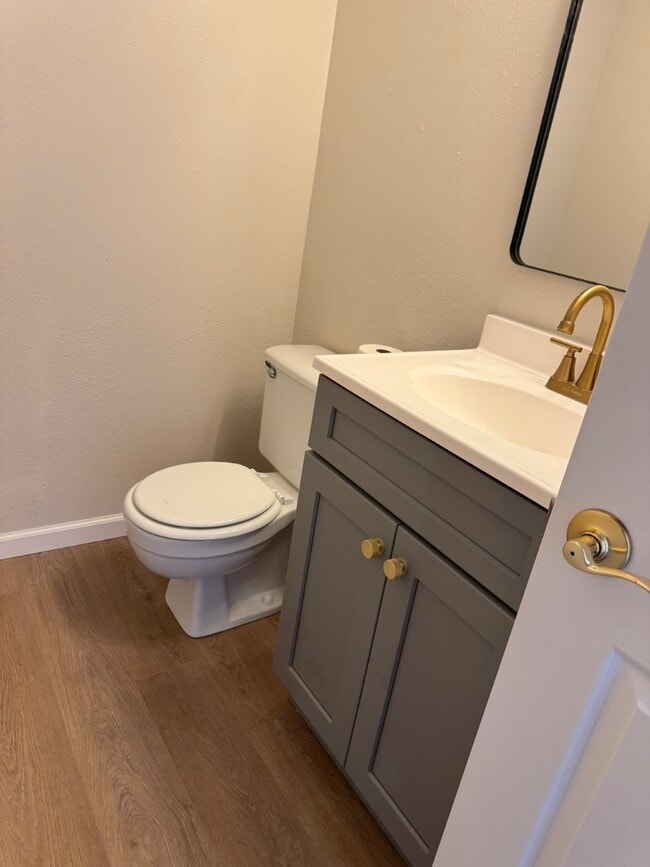 Building Photo - 185 Parkview Dr