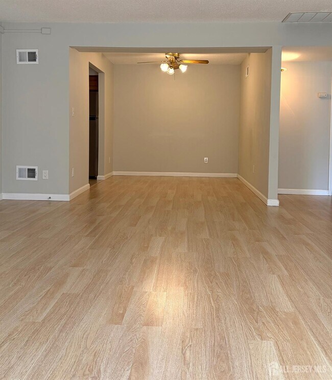 Building Photo - 43 Deerberry Ln