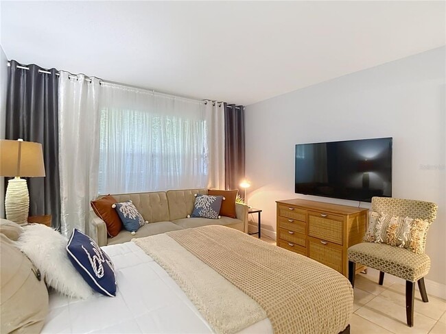 Building Photo - 222 Southeast Jefferson Cir N