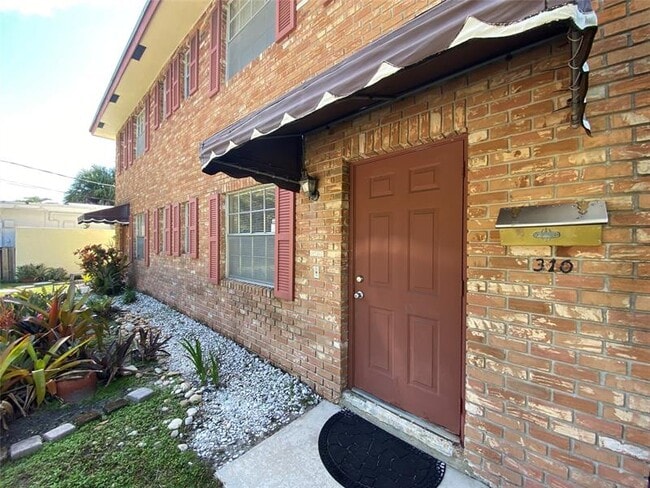 Building Photo - 310 SW 11th Ct