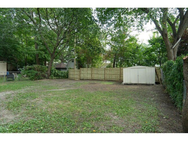 Building Photo - 1020 Wilson Ave