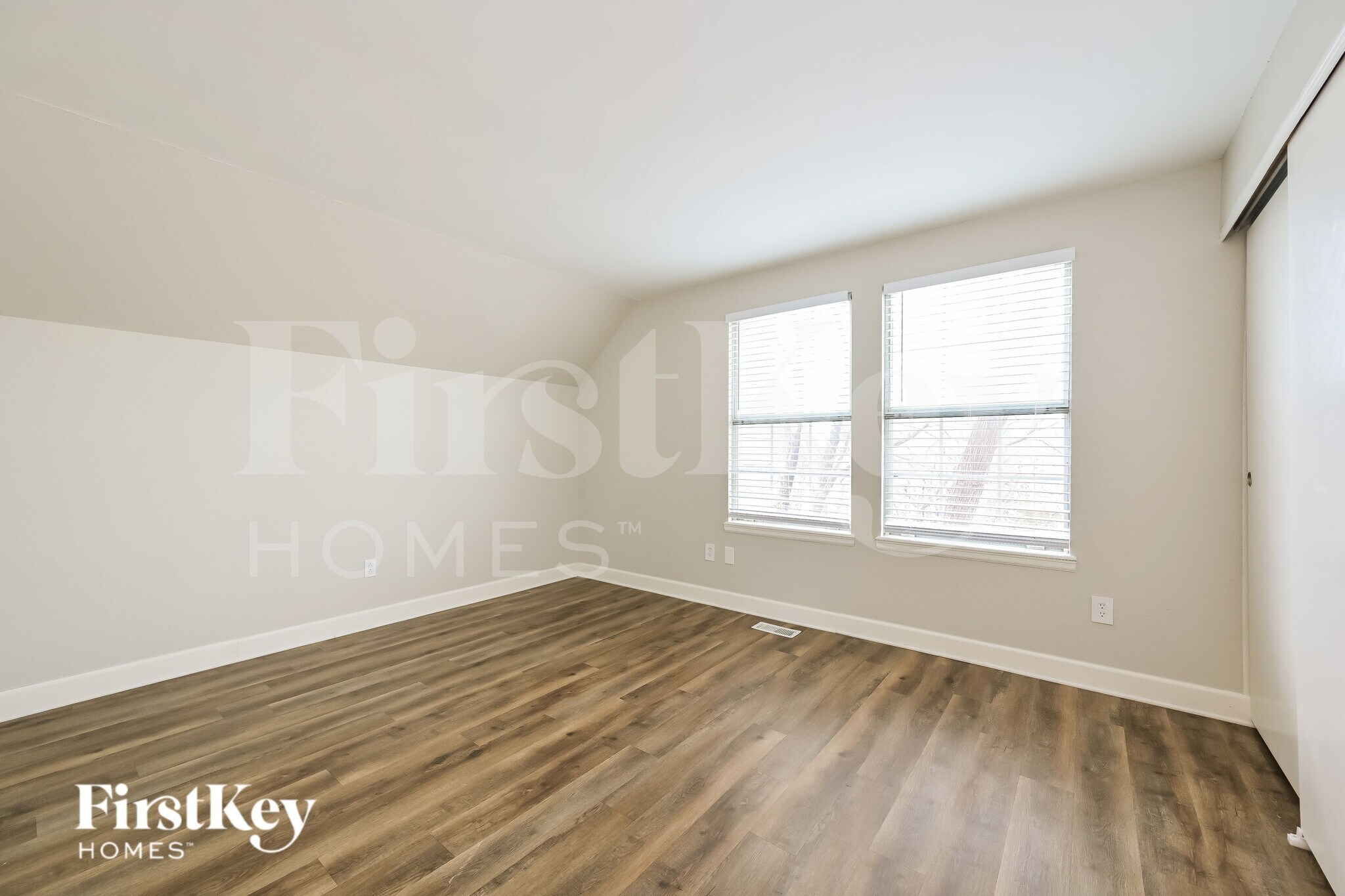 Building Photo - 4950 N Foxtail Dr