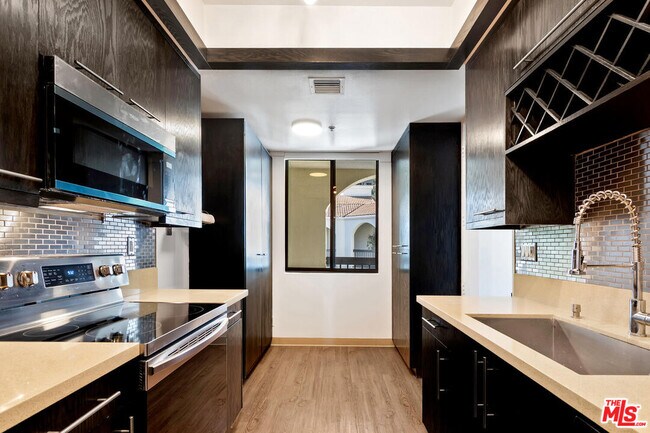 Building Photo - 2102 Century Park Ln