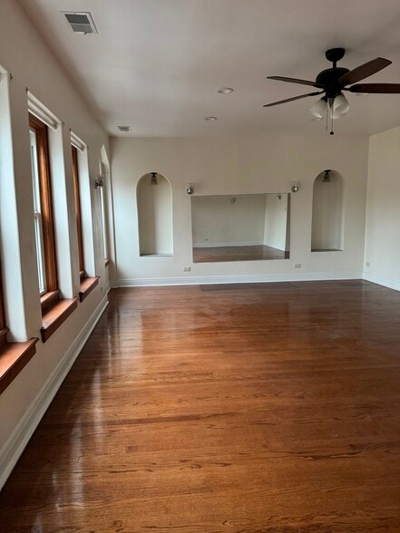 Building Photo - 6140 N Mozart St