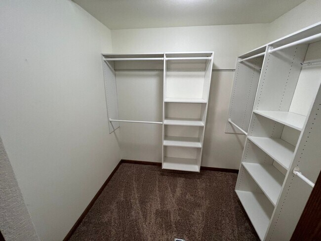 Building Photo - 409 S Broadway Ave