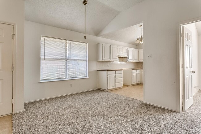 Building Photo - Cute 3 Bedroom 2 Bath 2 Car Garage One Sid...