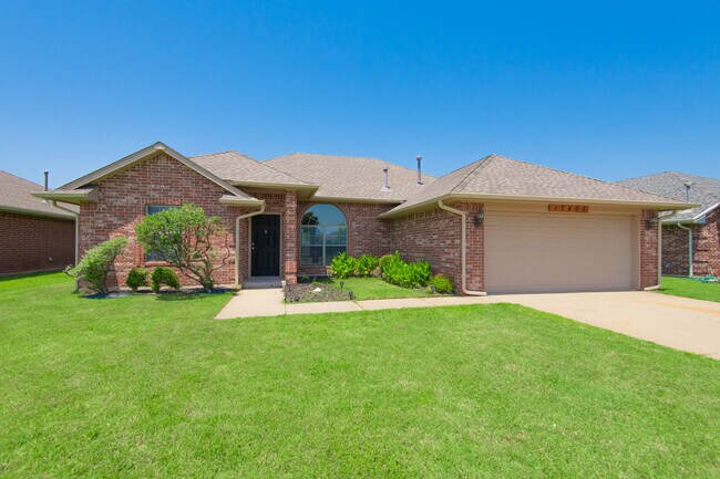 Building Photo - 17405 Bronze Ln