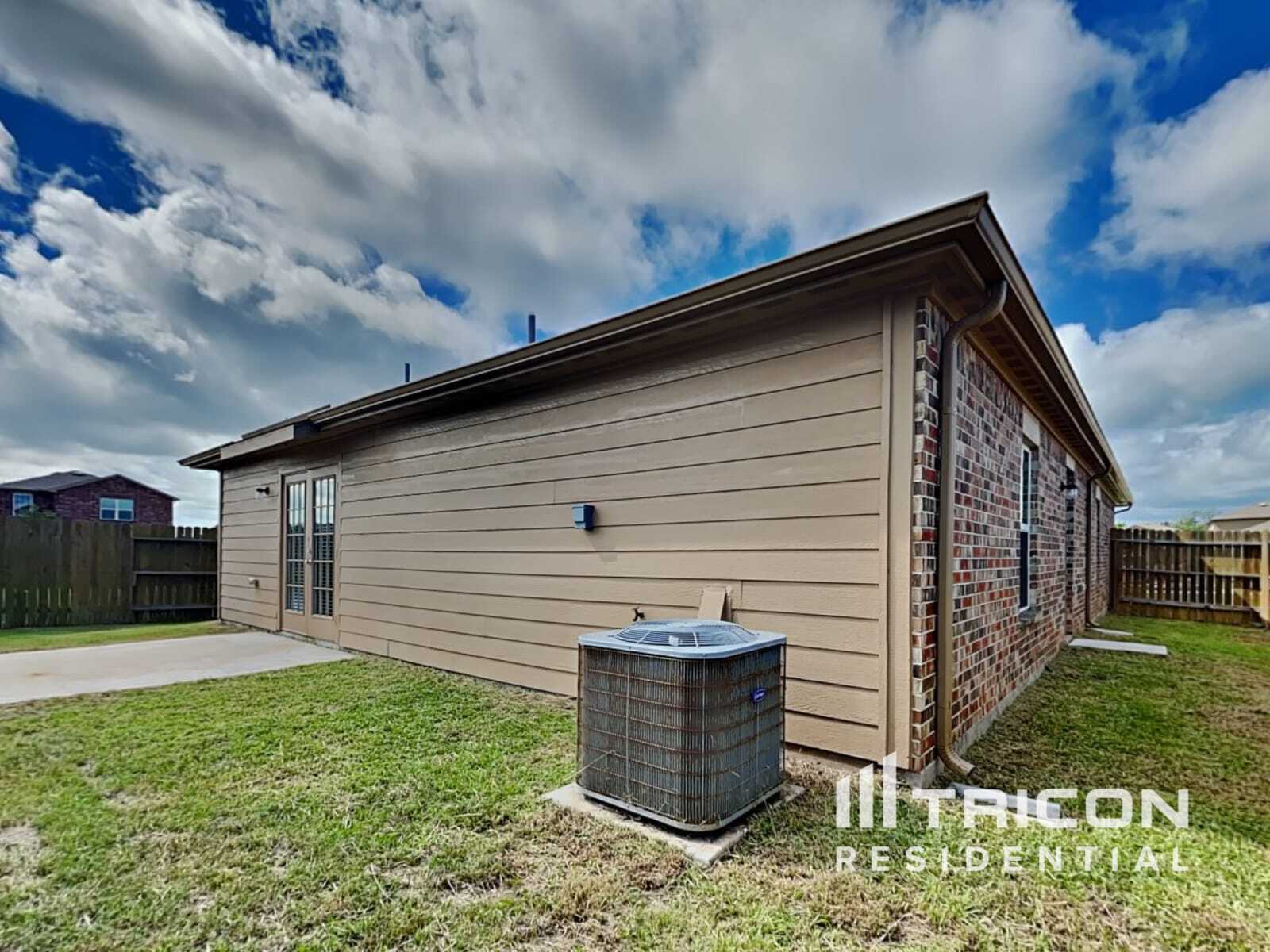 Building Photo - 833 Painted Bison Dr