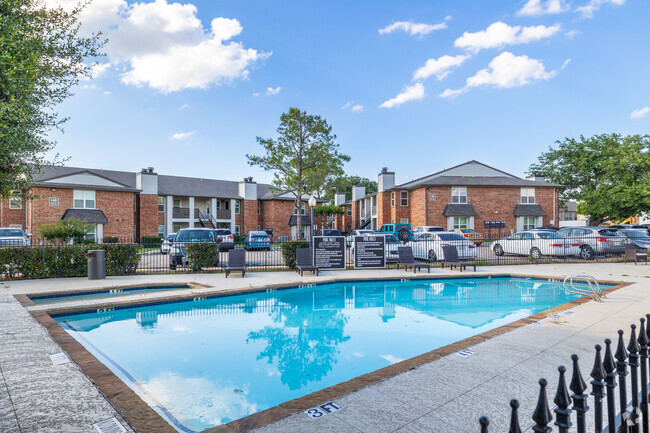 Pool - Heather Ridge Apartments