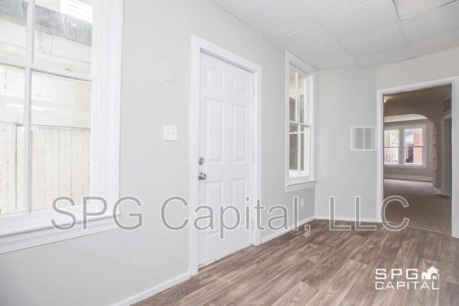 Building Photo - 653 W College Ave