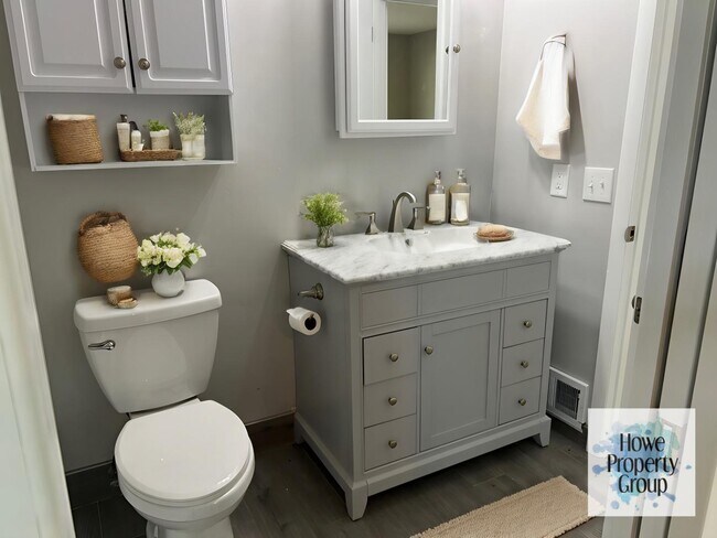 Building Photo - 6649 Homestead Ave Ct S